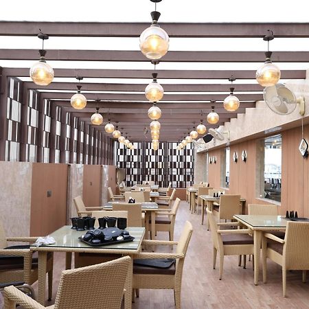 Hotel Deva Inn Varanasi Bagian luar foto