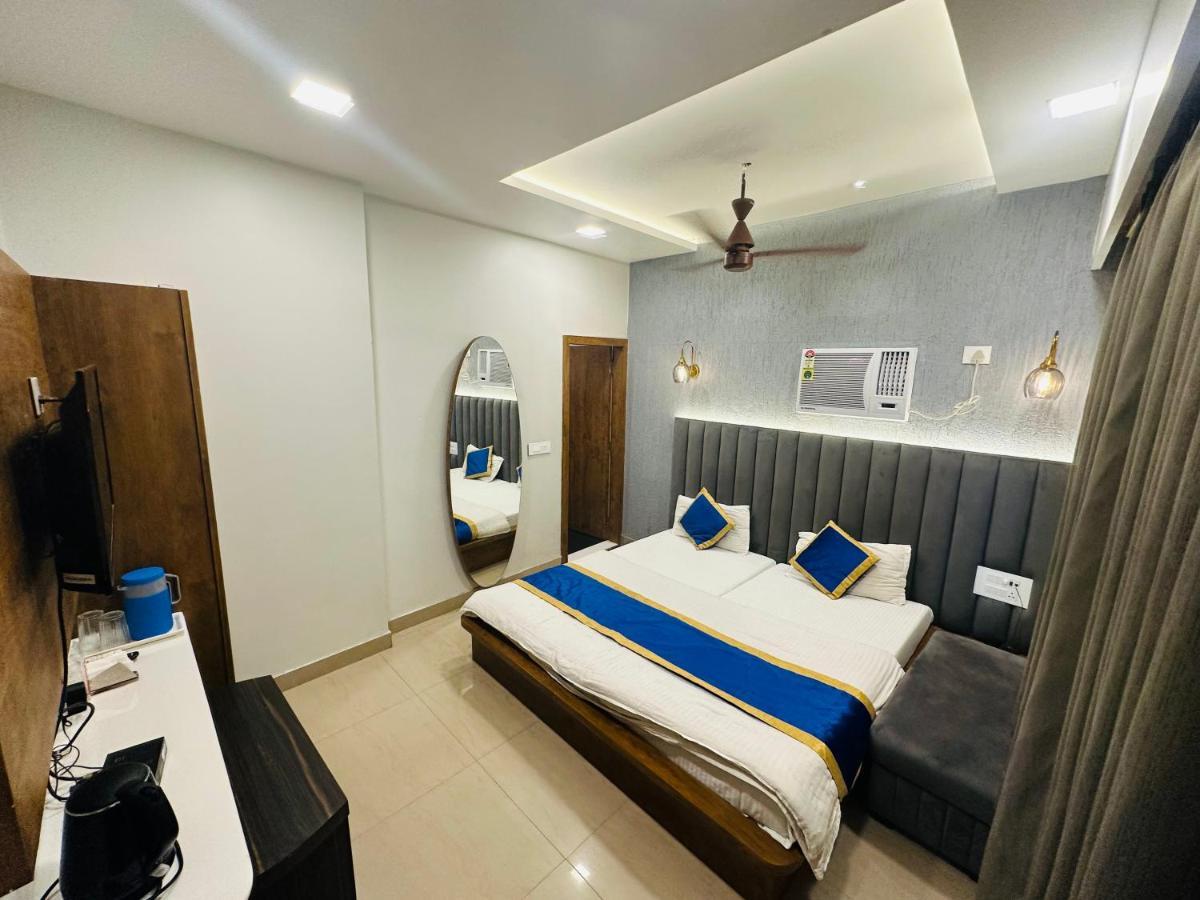 Hotel Deva Inn Varanasi Bagian luar foto