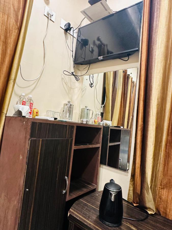 Hotel Deva Inn Varanasi Bagian luar foto