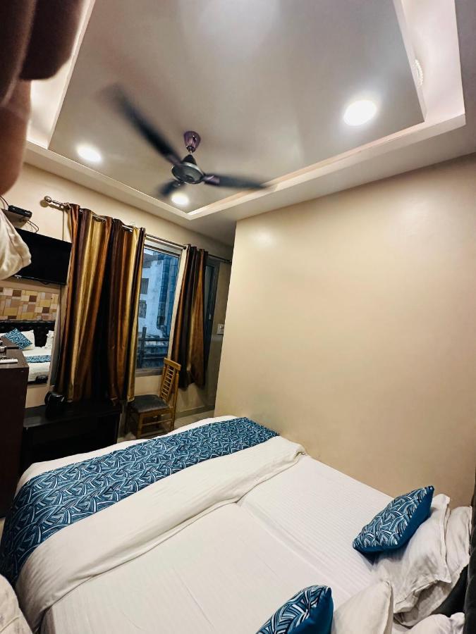 Hotel Deva Inn Varanasi Bagian luar foto