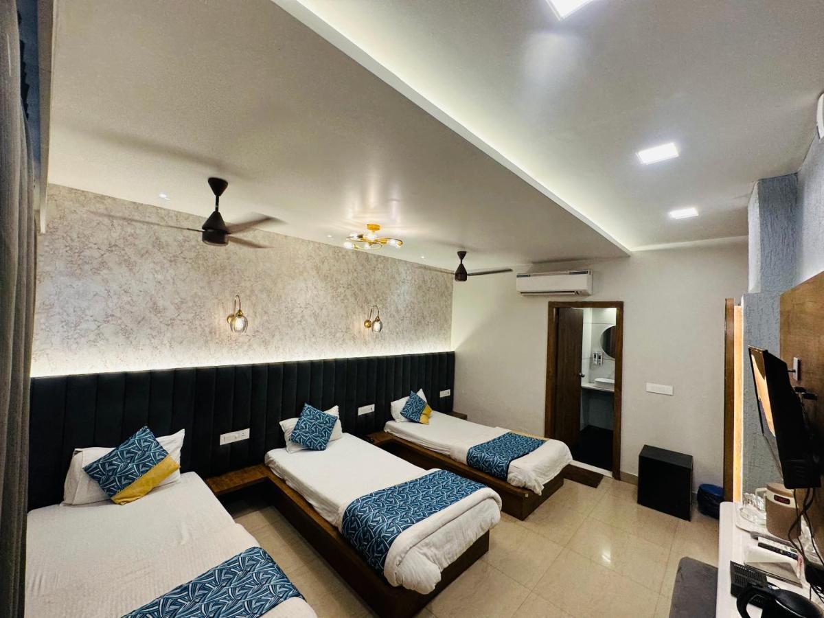 Hotel Deva Inn Varanasi Bagian luar foto