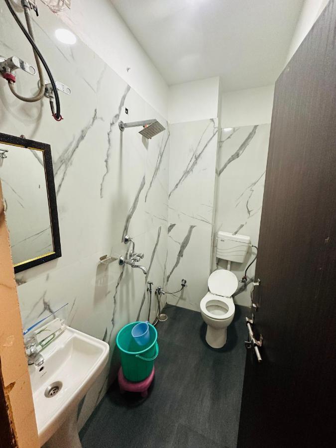 Hotel Deva Inn Varanasi Bagian luar foto