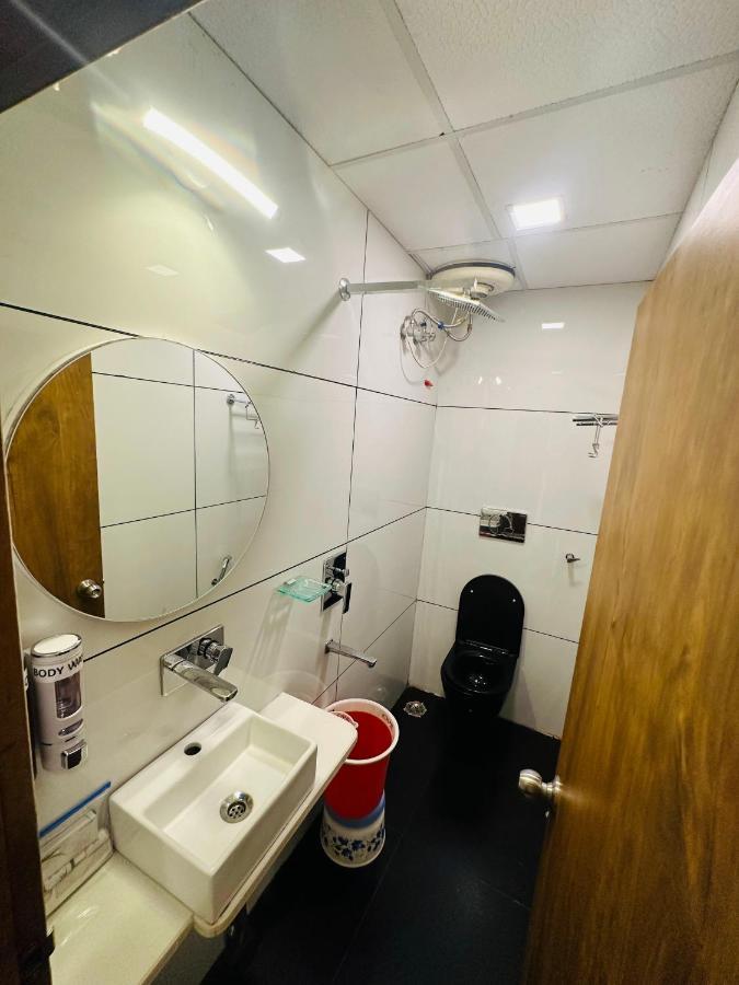 Hotel Deva Inn Varanasi Bagian luar foto