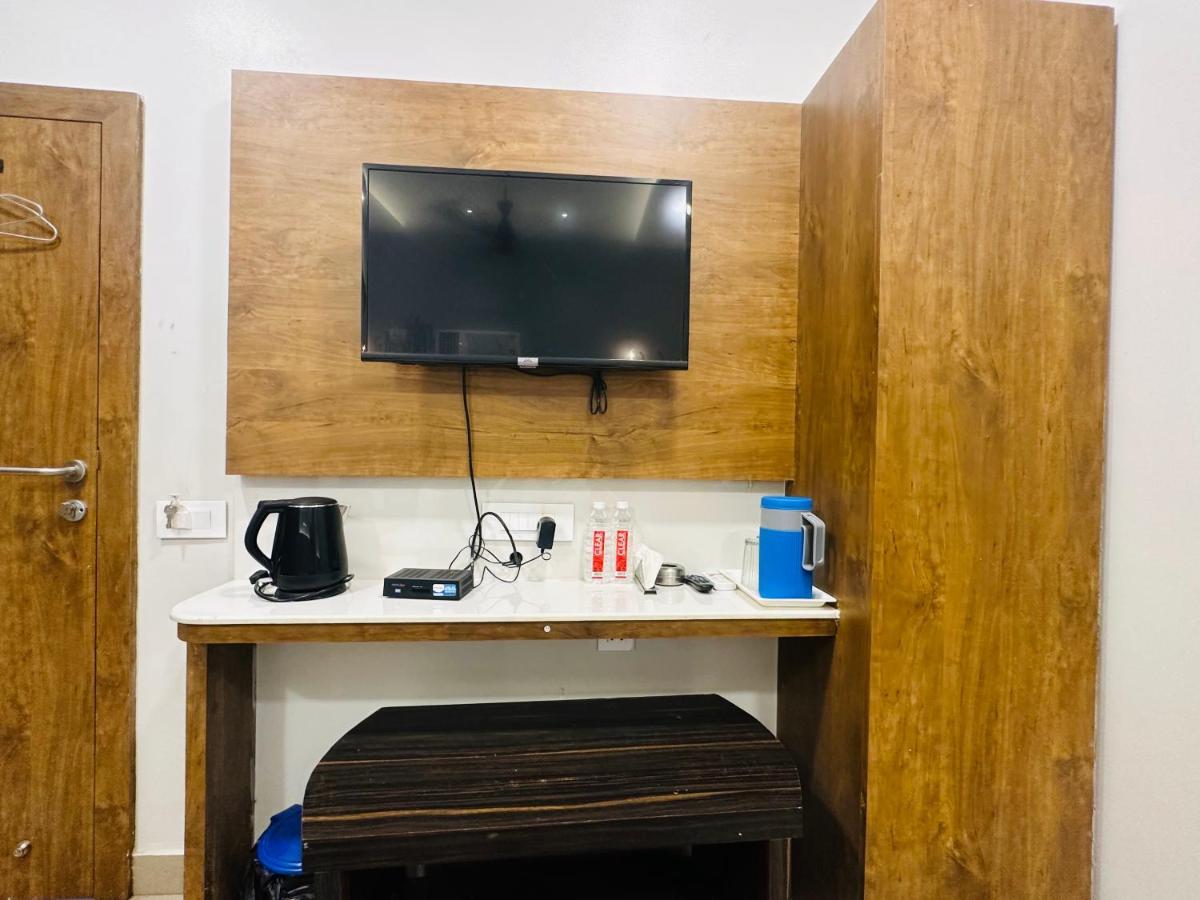 Hotel Deva Inn Varanasi Bagian luar foto