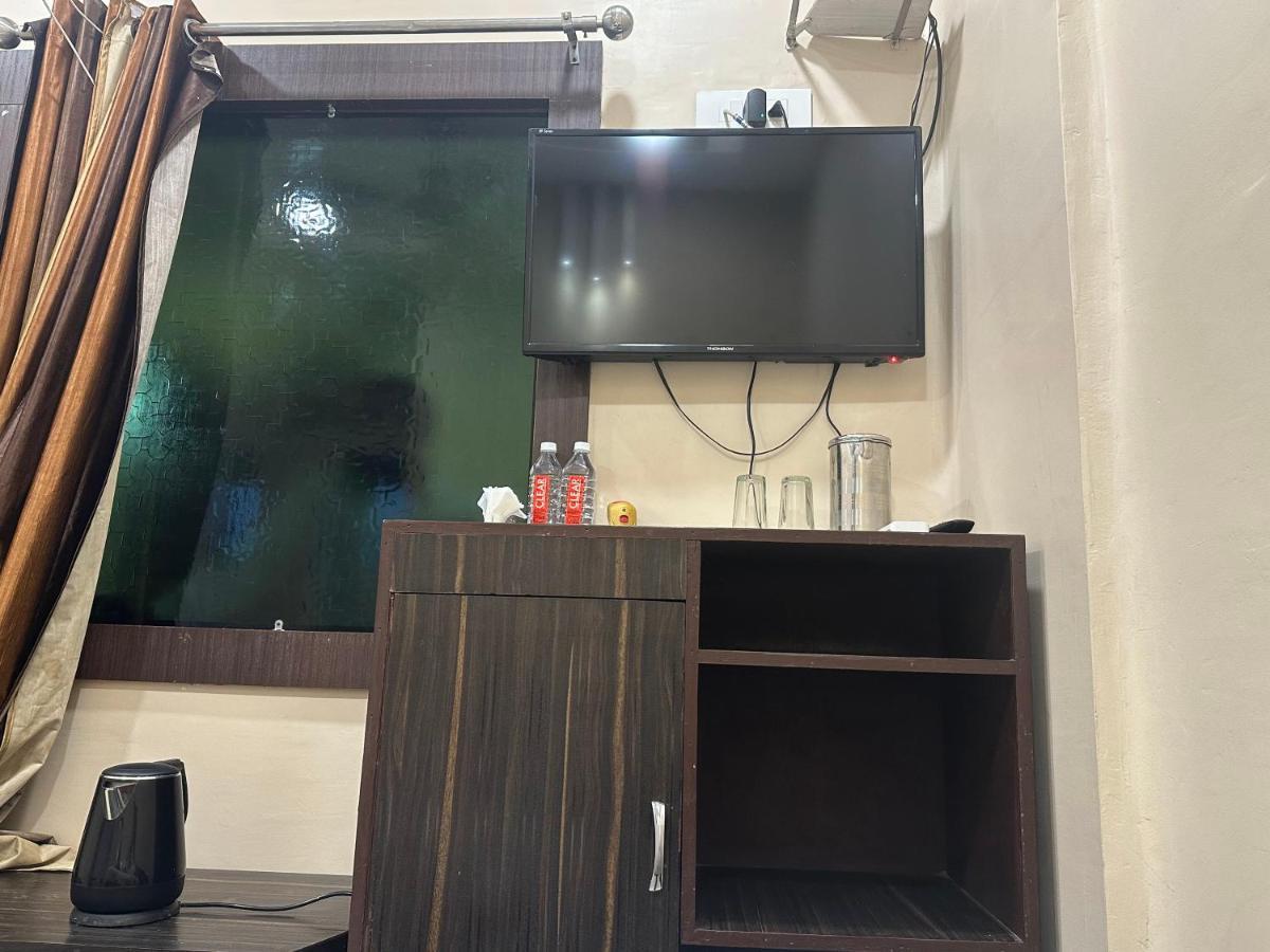 Hotel Deva Inn Varanasi Bagian luar foto