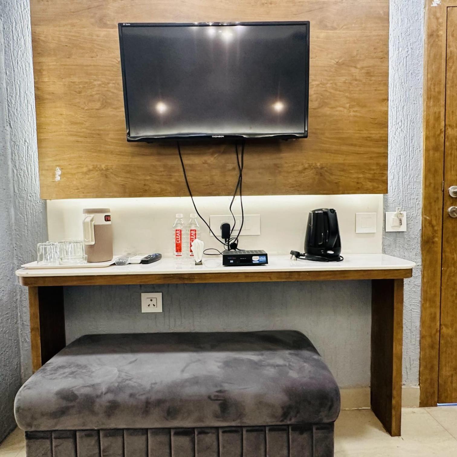Hotel Deva Inn Varanasi Bagian luar foto