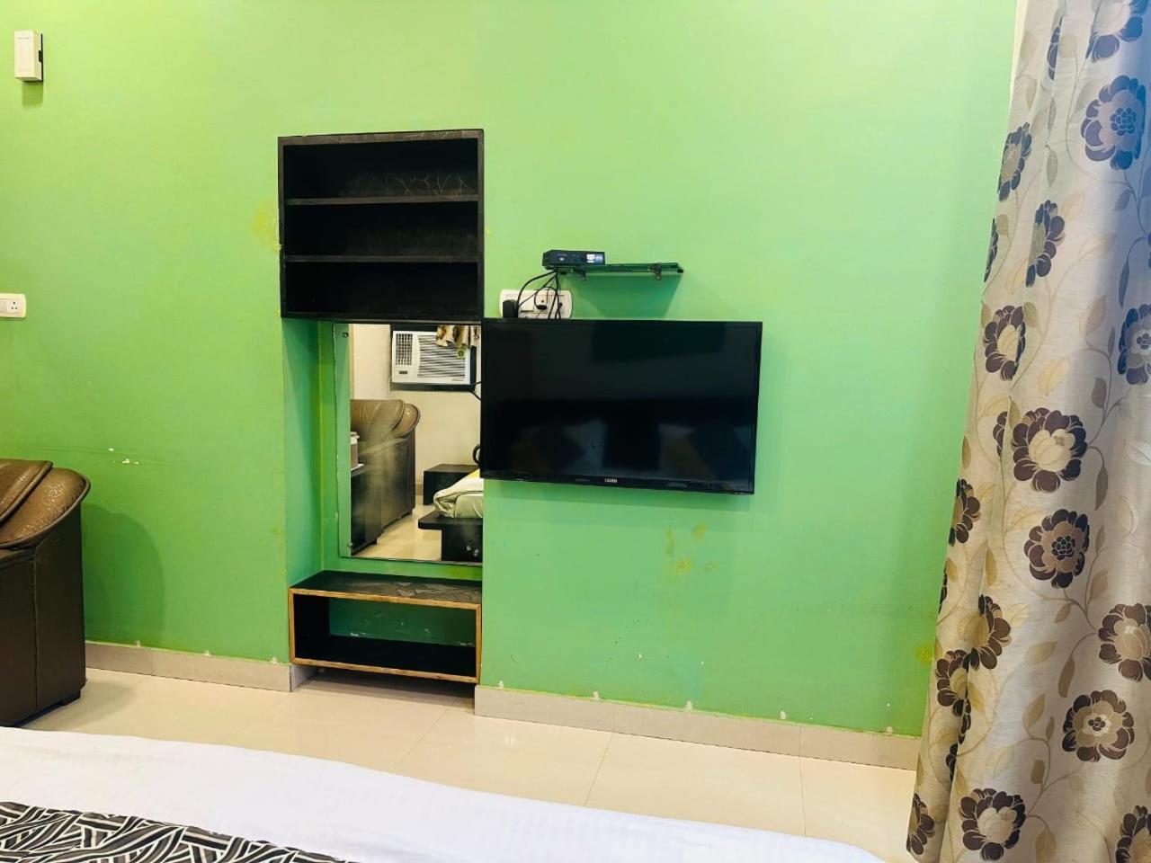 Hotel Deva Inn Varanasi Bagian luar foto