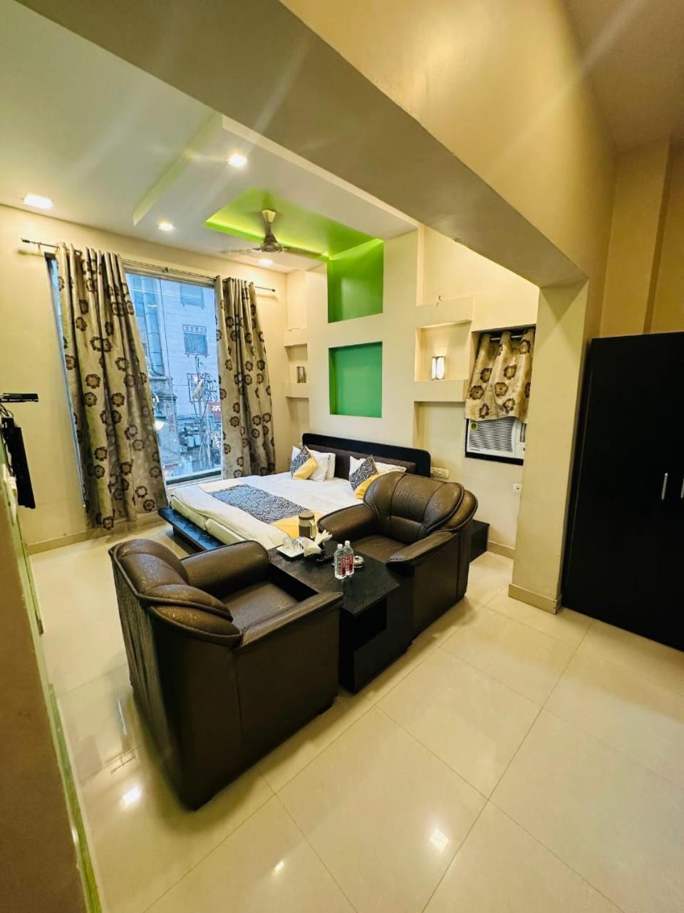 Hotel Deva Inn Varanasi Bagian luar foto
