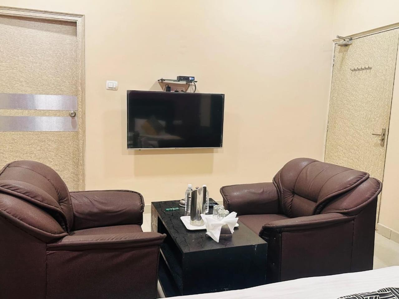 Hotel Deva Inn Varanasi Bagian luar foto