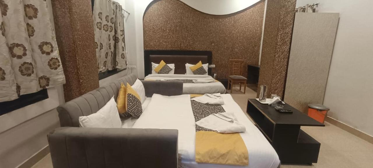 Hotel Deva Inn Varanasi Bagian luar foto