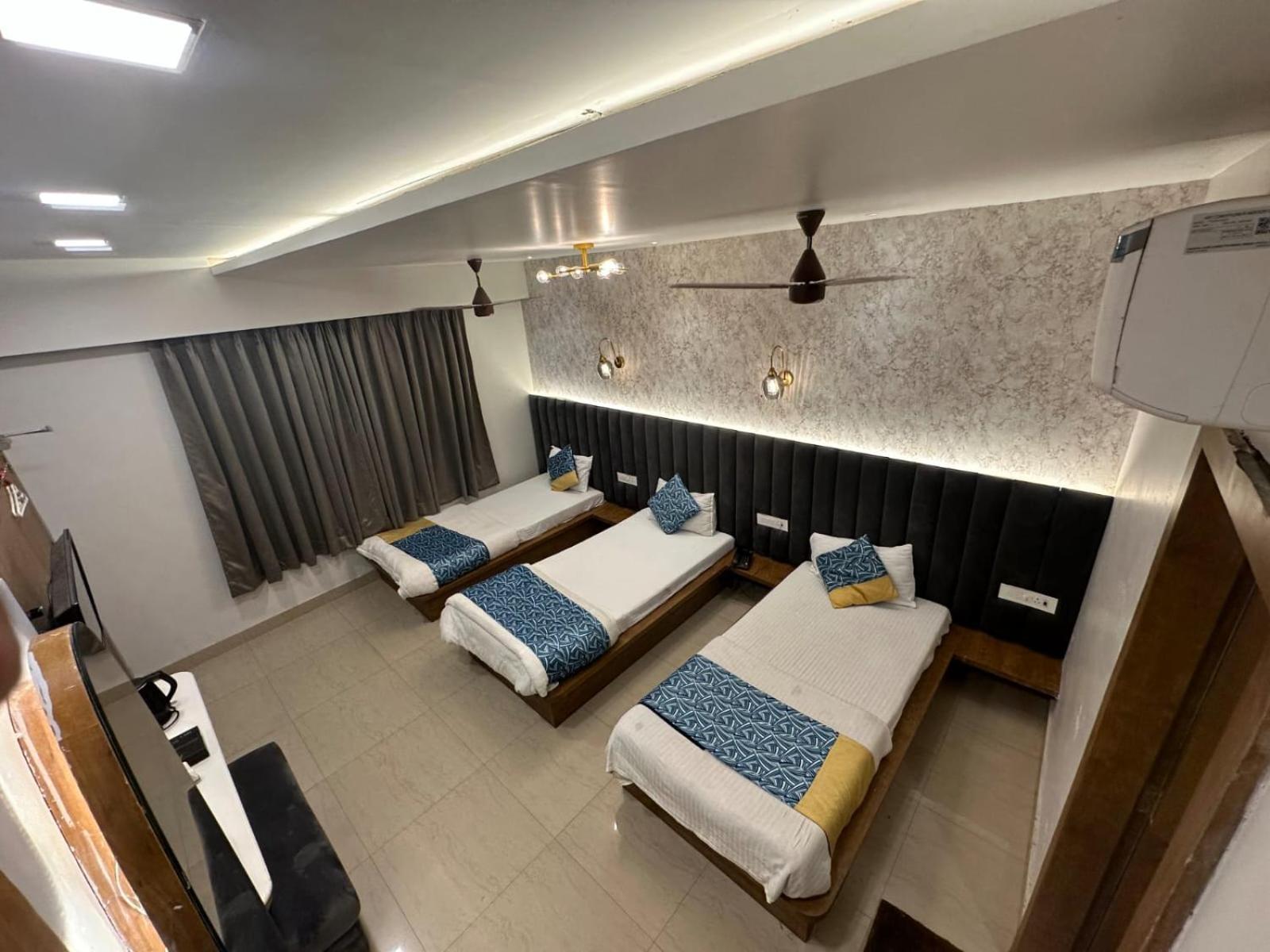 Hotel Deva Inn Varanasi Bagian luar foto