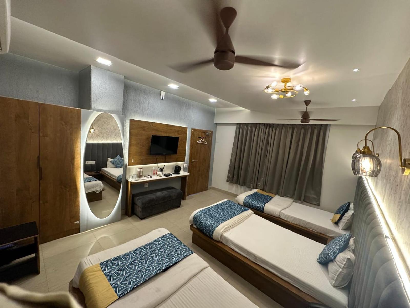 Hotel Deva Inn Varanasi Bagian luar foto