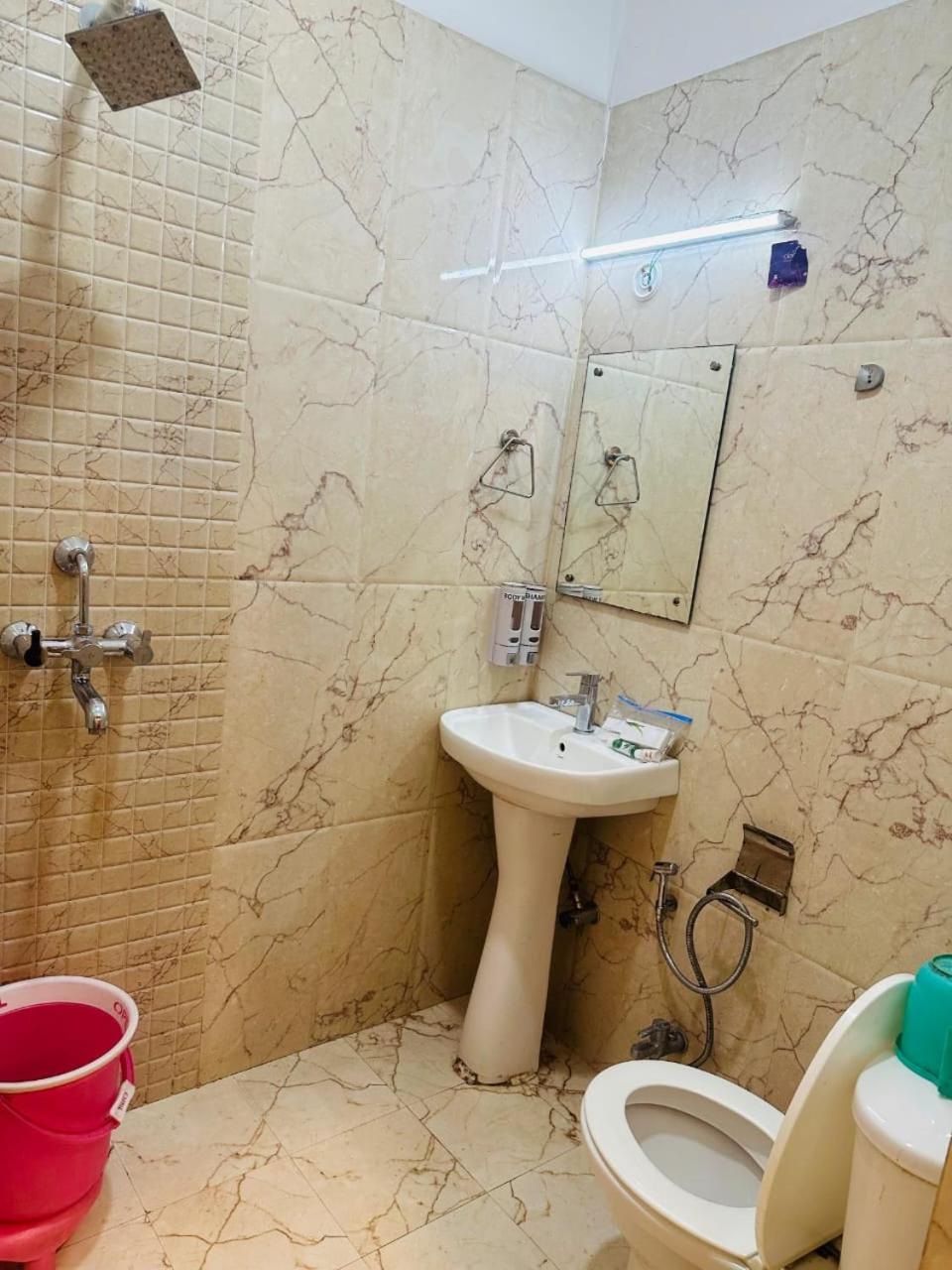 Hotel Deva Inn Varanasi Bagian luar foto