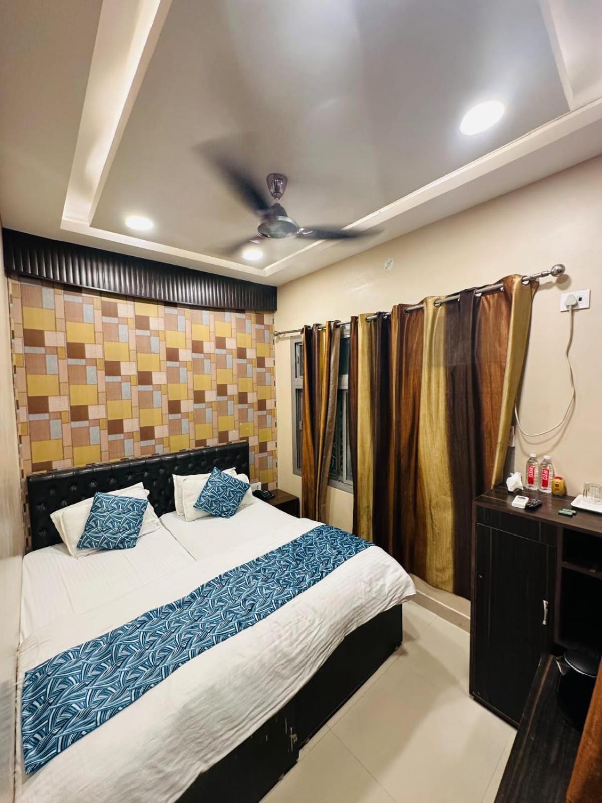 Hotel Deva Inn Varanasi Bagian luar foto