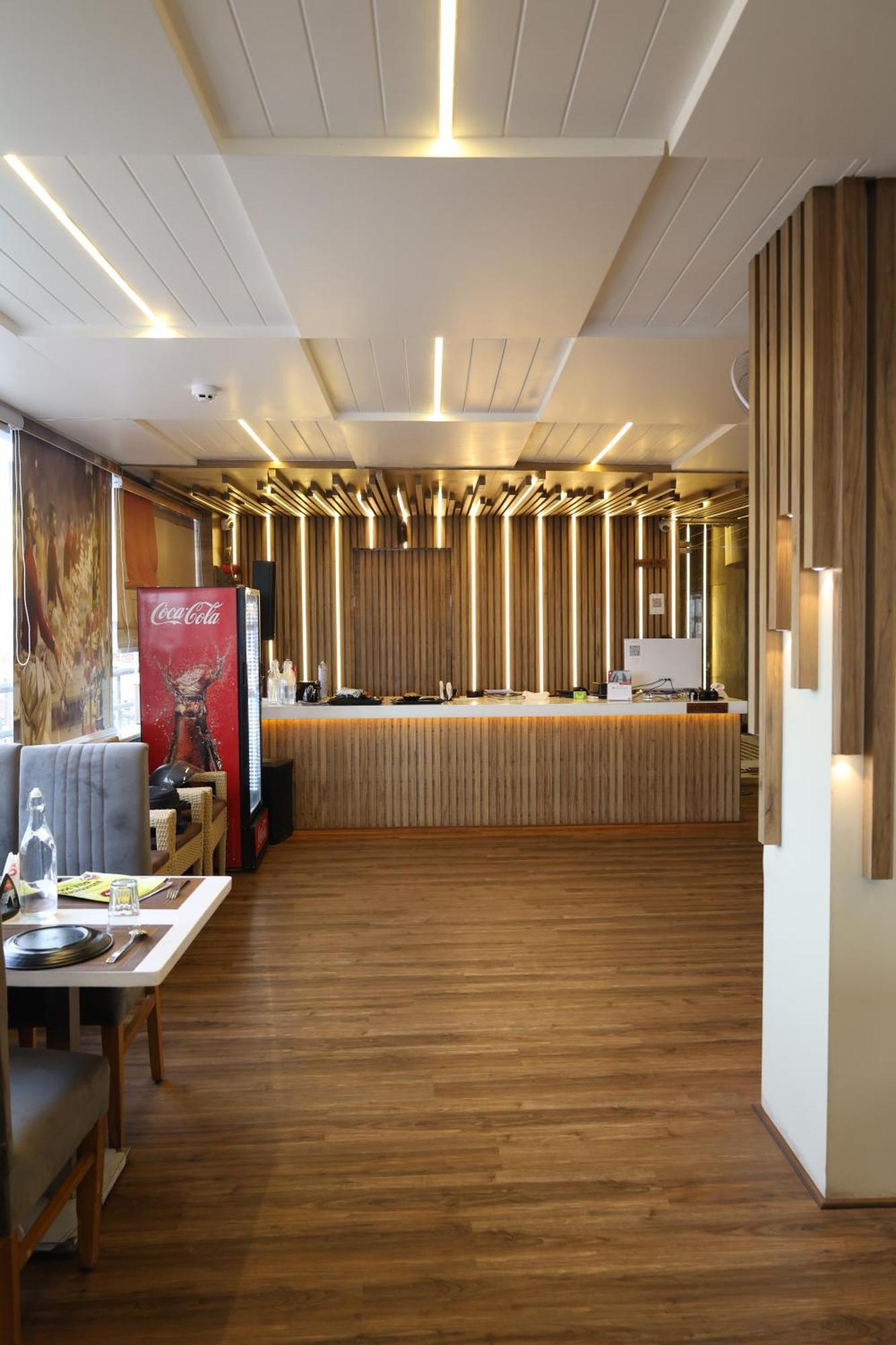 Hotel Deva Inn Varanasi Bagian luar foto